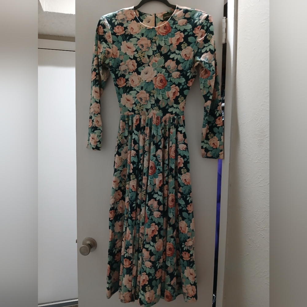 Outback Red's Women's Floral Design - Long Sleeved Maxi Dress, sz 4